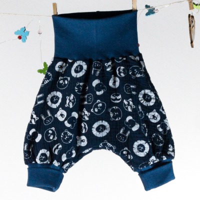 Sofortkauf Handmade Hose Musselin mit Tierköpfen in blau Gr 56 Knopflöchle - Handmade Hose für Babys