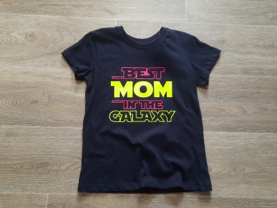 T-Shirt Gr. 122 Best MOM in the Galaxy - T-Shirt blau für Kinder