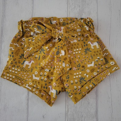 Sofortkauf Handmade Sunny Shorts Gr. 56 74 von NahtRabatz - Handmade Sunny Shorts, kurze Hose,