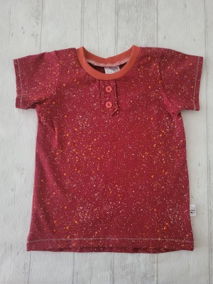 Sofortkauf Handmade T-Shirt kurzarm Sprenkel rot Gr. 104 von NahtRabatz - handgenähtes T-Shirt für