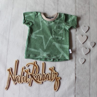 Sofortkauf Handmade T-Shirt kurzarm Sterne grün Gr 62 von NahtRabatz - handgefertigtes T-Shirt für