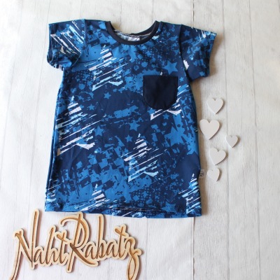 Sofortkauf Handmade T-Shirt kurzarm Sterne blau Gr 134 von NahtRabatz - handgenähtes T-Shirt für K
