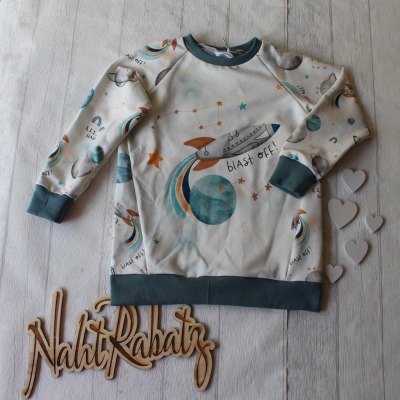 Sofortkauf Handmade Sweater Raglanshirt Rakete offwhite/petrol Gr 110 von NahtRabatz - Hoodie für