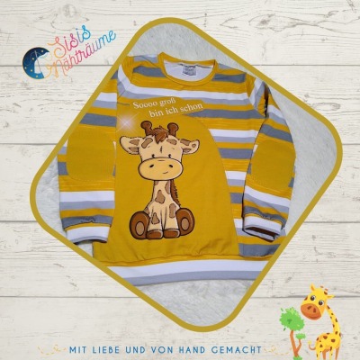 Sofortkauf Handmade Langarmshirt in Senfgelb mit grau und Giraffenmotiv Gr 104 Sisis Nähträume - Handmade Langarmshirt für Kinder