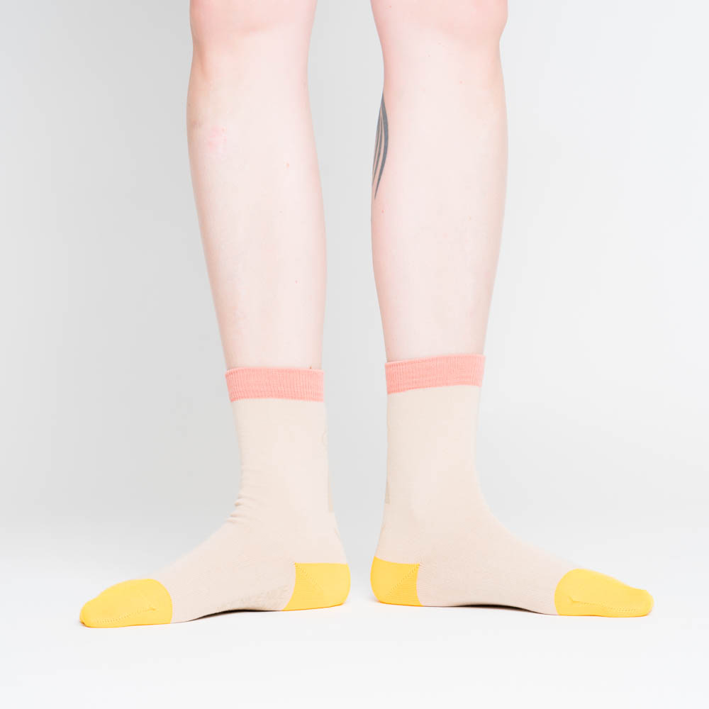 nicenicenice - friendly socks | back face | yellow 4