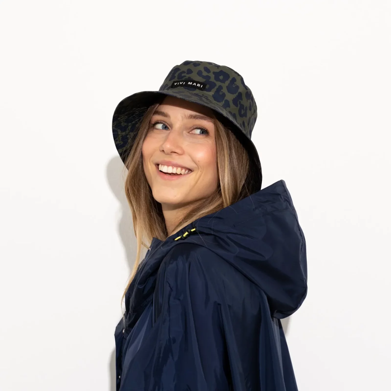 VIVI MARI - Bucket Hat leo splashes navy/olive