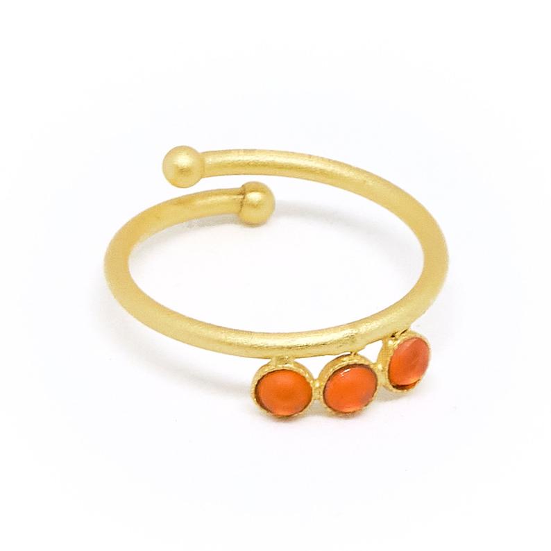 Ring vergoldet mit orangen Acrylsteinen verstellbar vergoldetes Messing