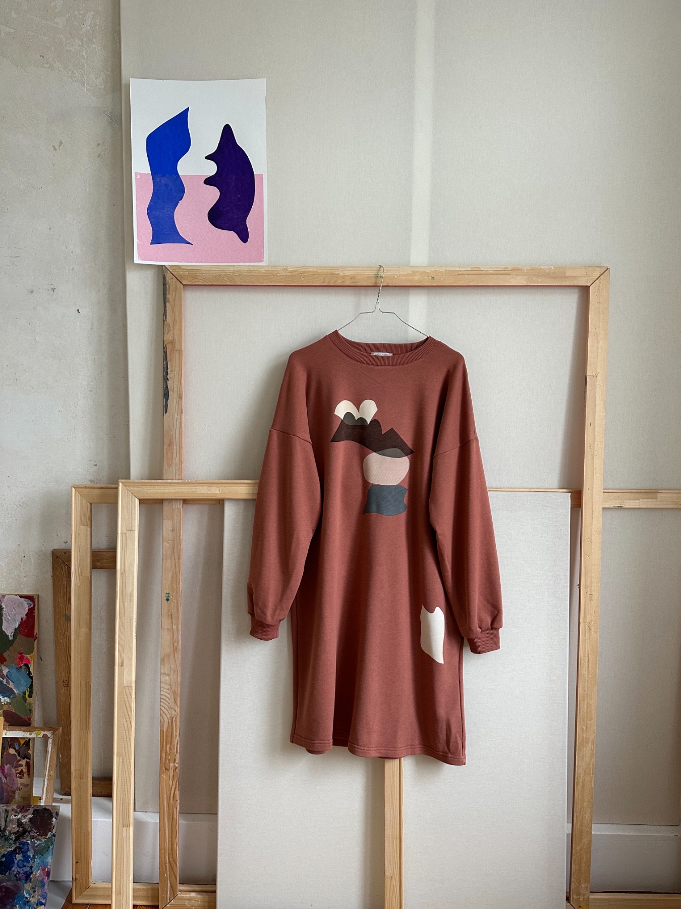 MIO ANIMO x Andrea van Reimersdahl - BASIC CUT DRESS shiny rouge Druck 2 6
