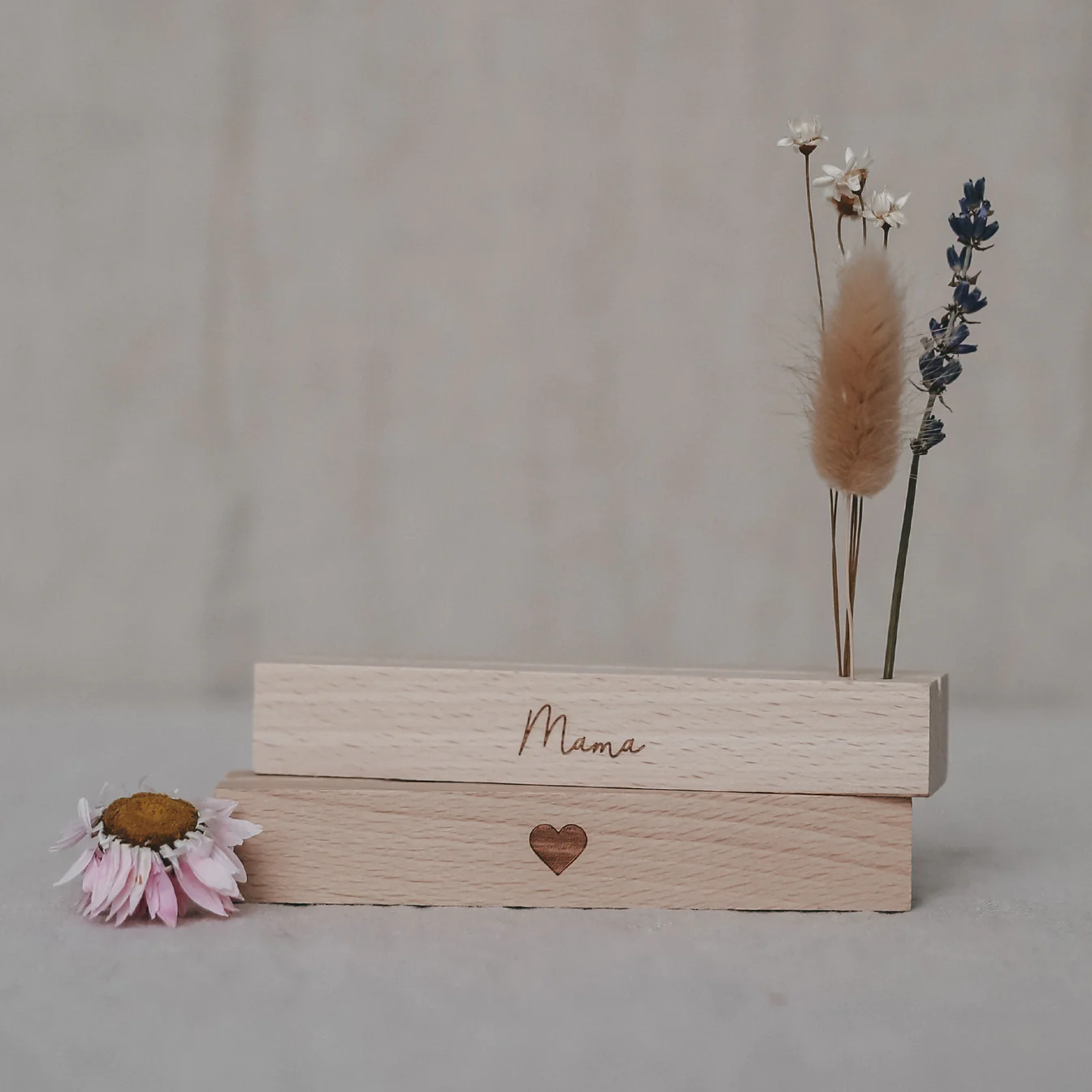 Eulenschnitt - Karten- und Trockenblumenständer 12cm Mama