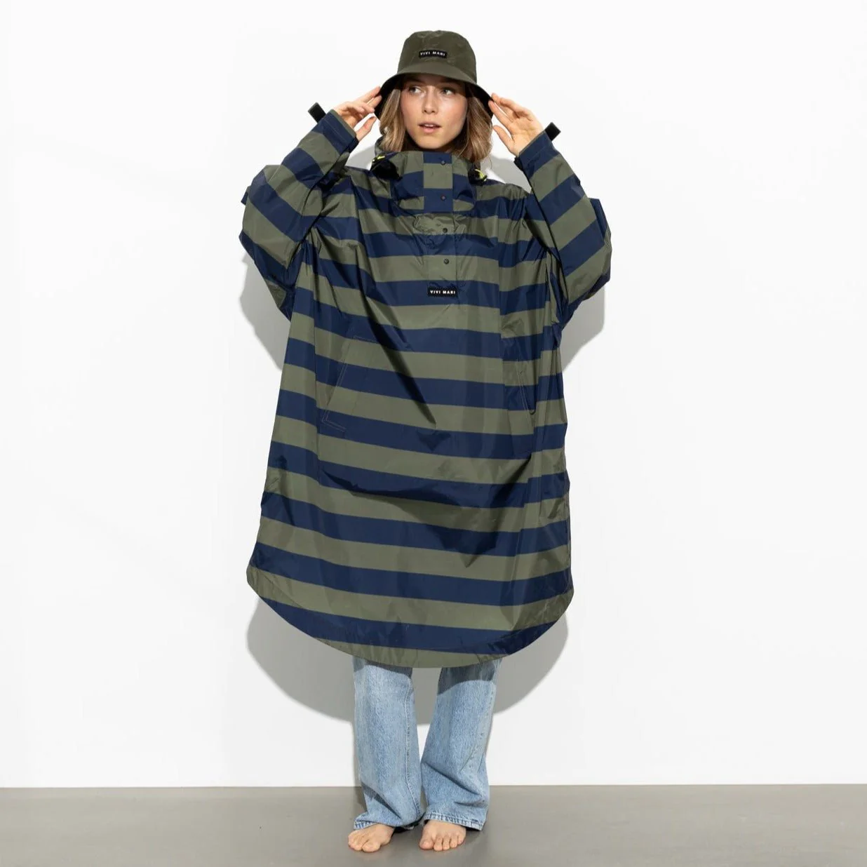 VIVI MARI - Raincoat bold stripes - navy/olive 2