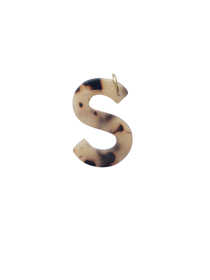 Letter Charm S - classic beige