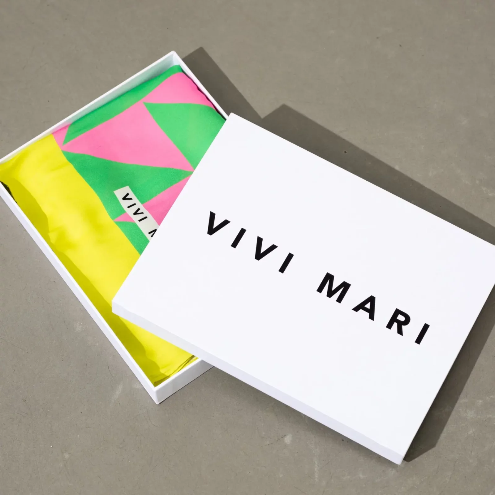 VIVI MARI - Scarf triangles - green/pink 6