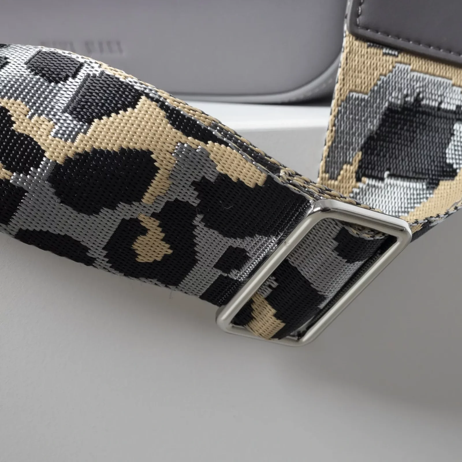 VIVI MARI - strap abstract leopard grey/black - taupe 3