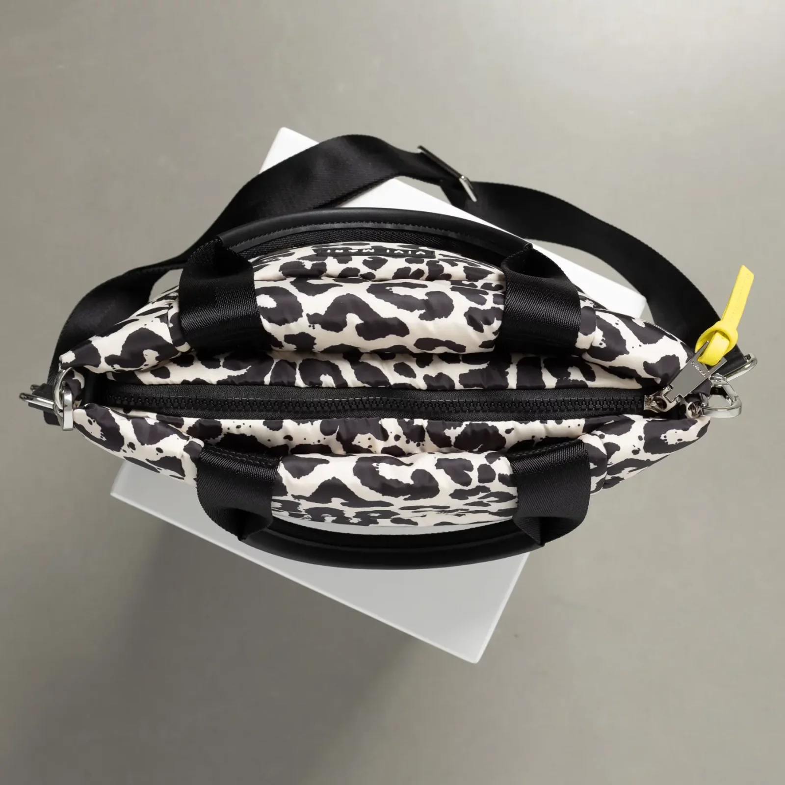 VIVI MARI - padded tote bag small strap basic woven slim - leo splashes black/sand 5