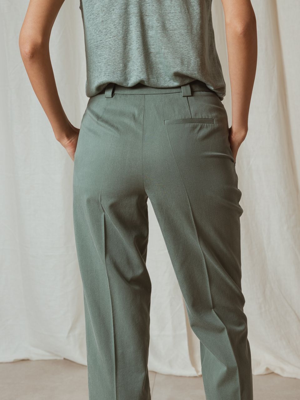 indi &amp; cold - CLASSIC LYOCELL TROUSERS - Verde 4