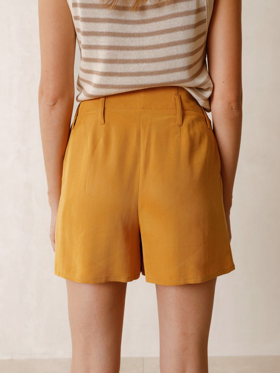 indi&amp;cold - CLASSIC PLEATED SHORTS - Amber 5