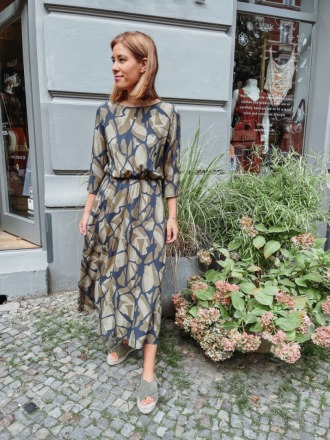 MIO ANIMO - COCO DRESS Olive Leaves - Fair made in Berlin