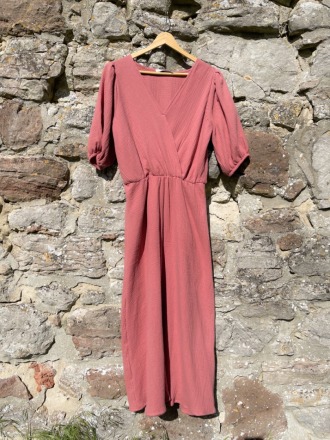 MIO ANIMO - MAJA DRESS aus Musselin - Shiny Rouge - Fair made in Berlin