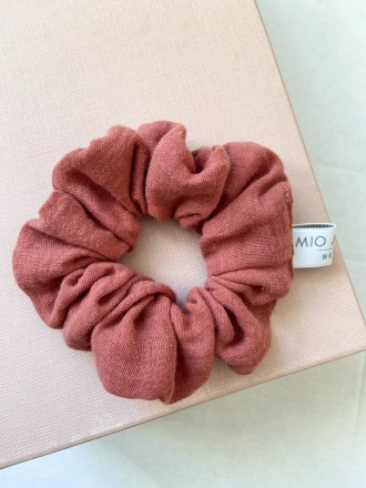 MIO ANIMO - Scrunchie - Shiny Rouge - Fair made in Berlin