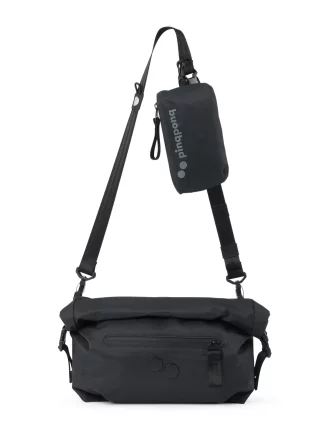 pinqponq Backpack AKSEL - Pure Black - aus 100 recycelten PET-Flaschen