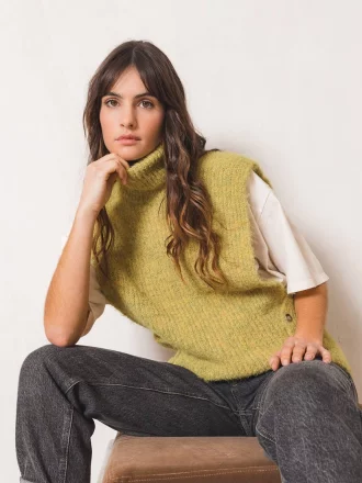 indi &amp; cold - TURTLENECK KNITTED WAISTCOAT - Pistachio - RECYCLED FIBERS