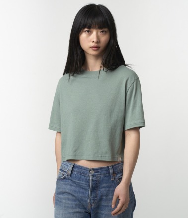 Merz b Schwanen - WOMEN S LOOSE CROPPED RUNDHALS T-SHIRT RELAXED FIT - army green - 50 RECYCLED | 50 ORGANIC COTTON