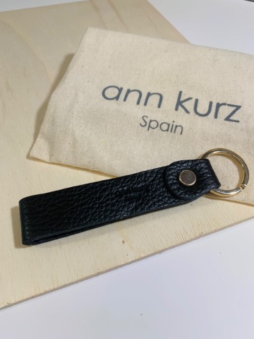 ann kurz - KEYCHAIN - Grained Leather Black - Schlüsselanhänger