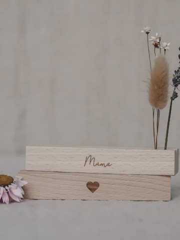 Eulenschnitt - Karten- und Trockenblumenständer 12cm Mama - aus Buchenholz
