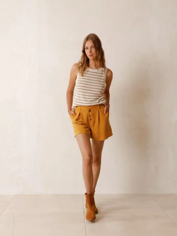 indi&amp;cold - CLASSIC PLEATED SHORTS - Amber - 100% LINEN WOVEN