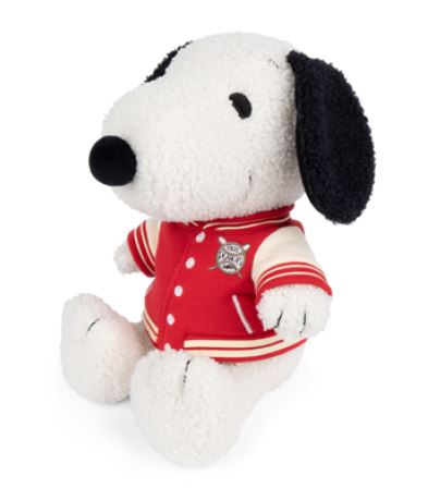 Snoopy Sitting with Varsity Jacket/Snoopy mit Collagejacke, 25cm