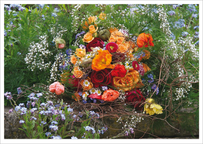 Postkarte Blumenstrauss auf Mauer