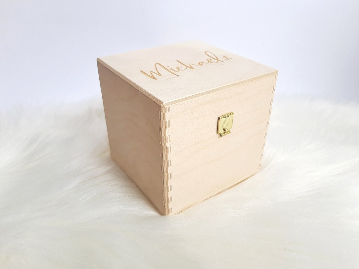 Personalisierte Geschenkbox mit Namen Maßgefertigte Geschenkbox mit Deckel Geburtstagsbox 