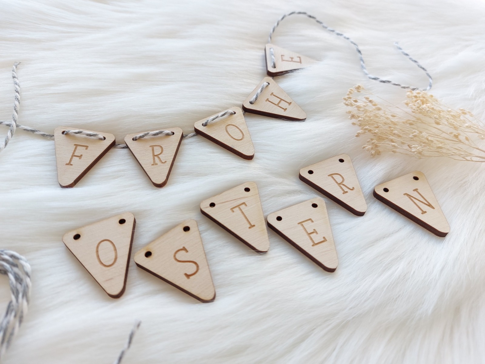 Mini Wimpel Girlande personalisiert aus Holz / Namen Girlande mit Motiven -  Holz Kette mit Baumwollschnur