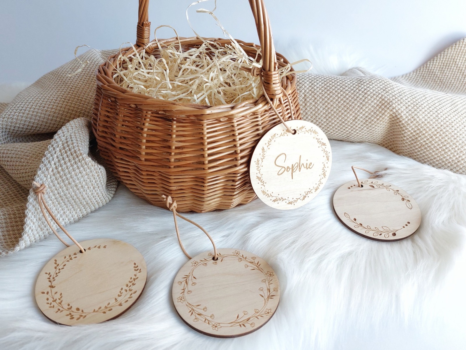 Osterkörbchen mit personalisiertem Holz-Anhänger Kreis 4