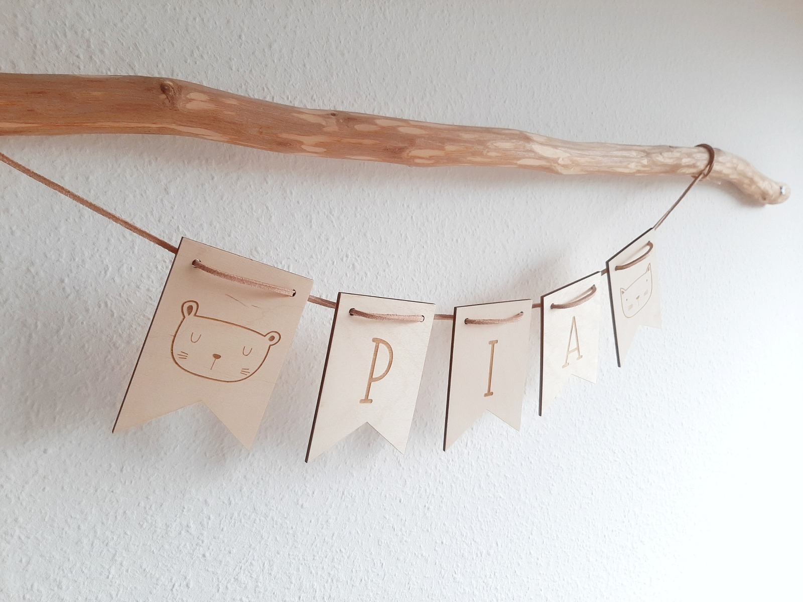 Wimpel Girlande personalisiert aus Holz 8