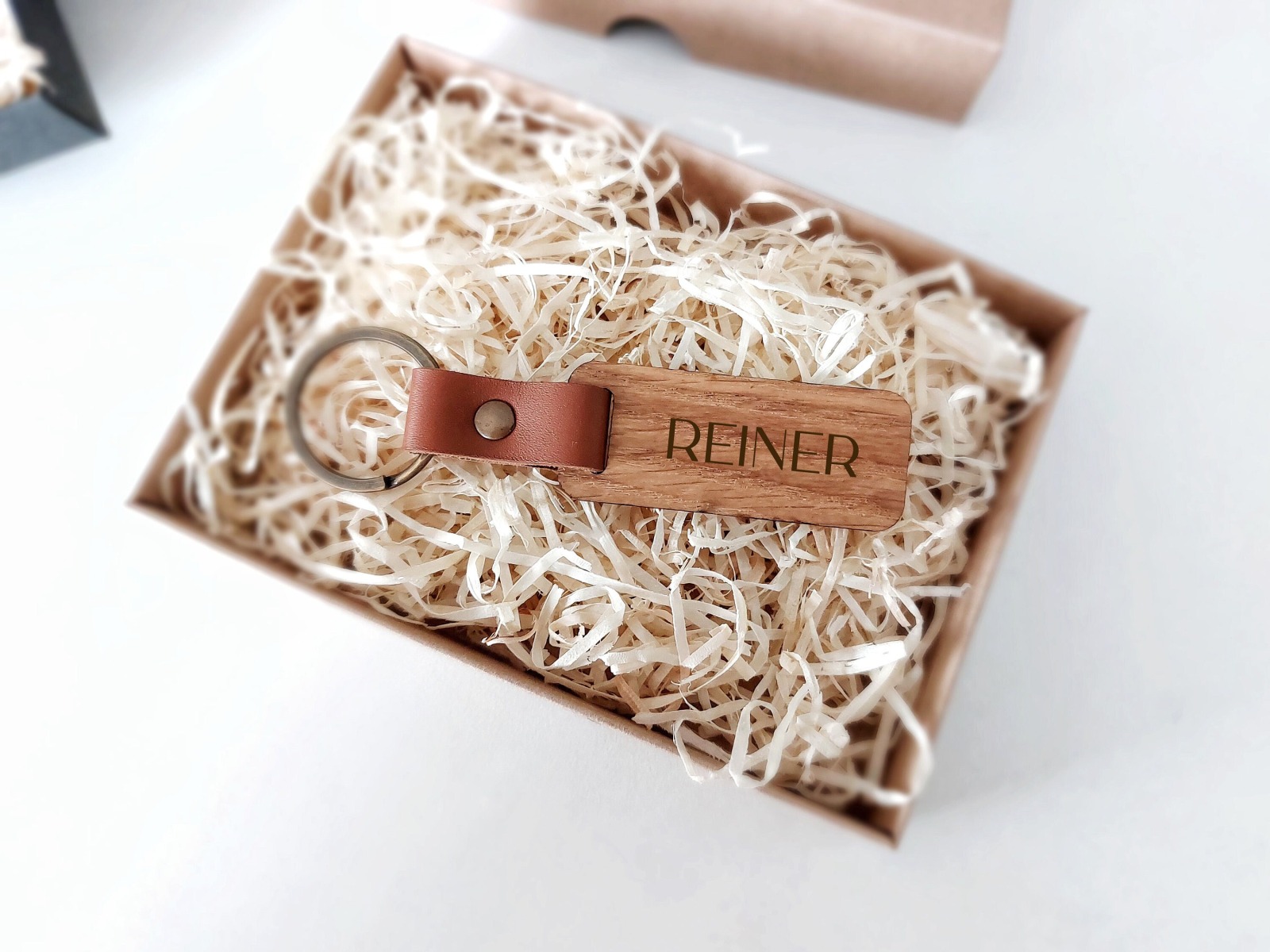 Holz Schlüsselanhänger mit Lederband | Schlüsselanhänger personalisiert mit Namen &amp; Symbole 9