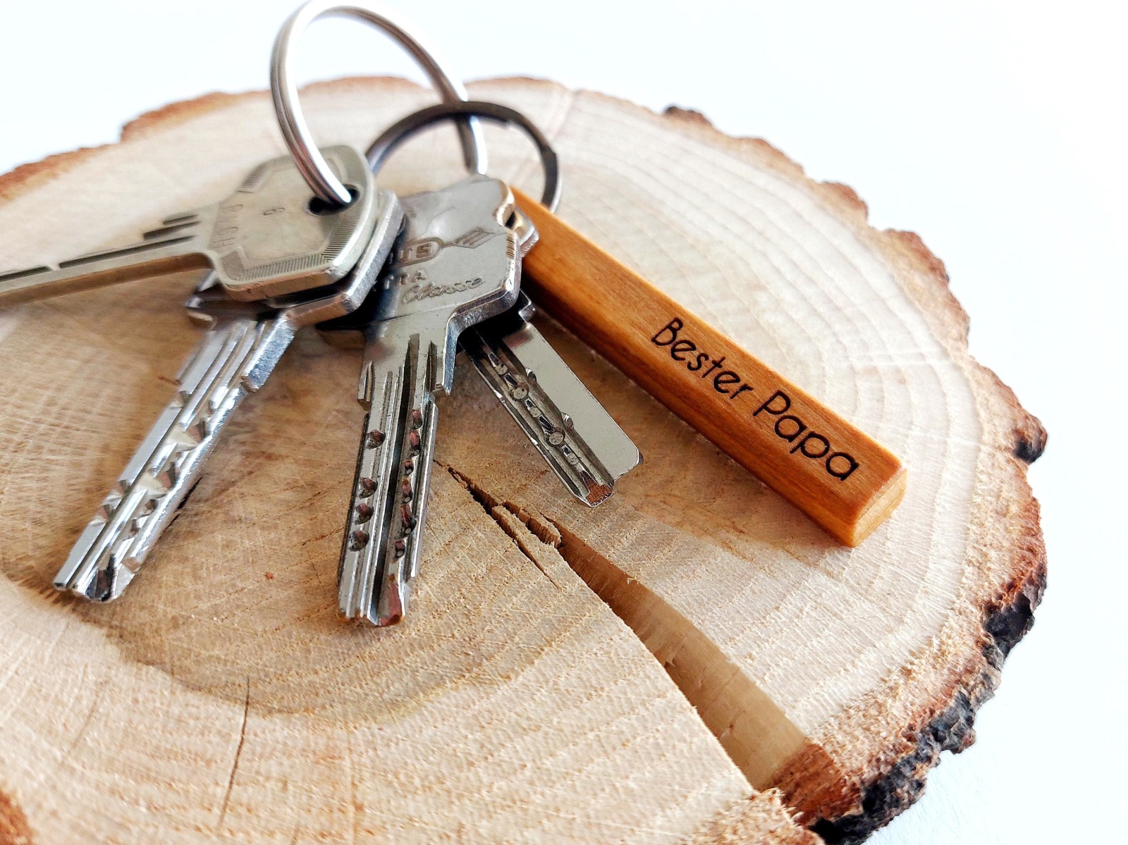 Holzstab Schlüsselanhänger | Holz Stäbchen mit Metallring individuelle Gravur Geschenk