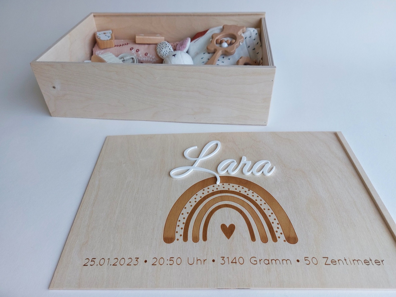 Baby-Kiste 3D Namen Regenbogen | Erinnerungsbox mit 3D Namen | Personalisierte Holzkiste mit