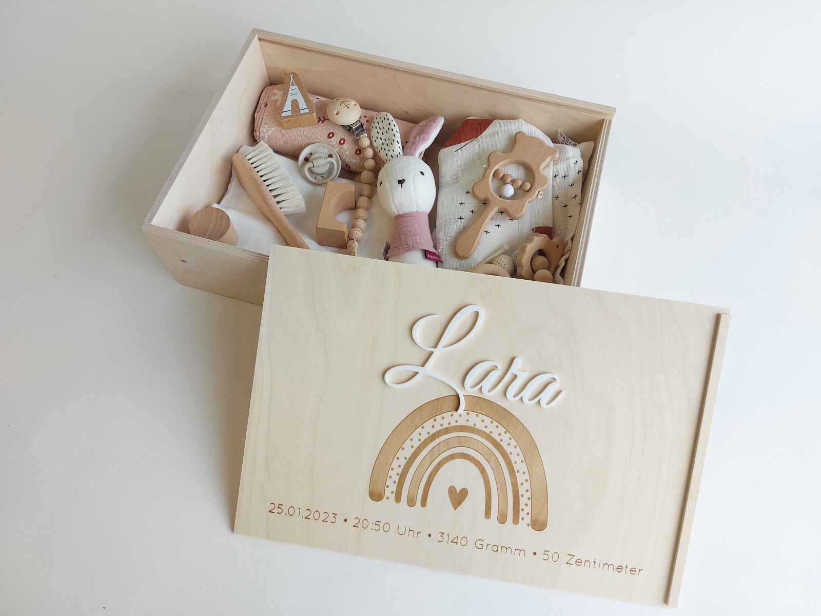 Baby-Kiste 3D Namen Regenbogen | Erinnerungsbox mit 3D Namen | Personalisierte Holzkiste mit