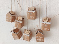 Häuschen Adventskalender mit personalisiertem Holz Schild | Zum selbst Befüllen | Holzschild mit