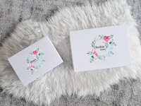 Geschenkbox mit Blumenrahmen, Name und Titel 4