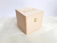 Geschenkbox Würfel mit Gravur und Deckel zum Schließen mit Namen + Widmung Innen