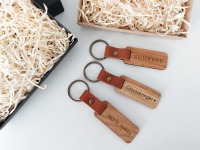 Holz Schlüsselanhänger mit Lederband | Schlüsselanhänger personalisiert mit Namen &amp; Symbole 8