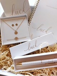 Geschenkbox Set Luck - Gold | Personalisierte Geschenkbox Weiß mit goldener Schrift |