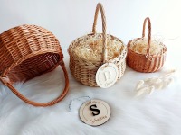 Geschenkkorb mit 3D Kreis Anhänger und Holzwolle für Kinder, Namensschild mit Initialen