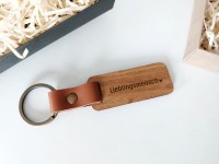 Holz Schlüsselanhänger mit Lederband | Schlüsselanhänger personalisiert mit Namen &amp; Symbole