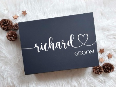 Geschenkbox mit Name und Titel - Geschenkkarton Schwarz / Weiß Wunschname Widmung außen Trauzeuginnen Geschenk Personalisierte Hochzeit