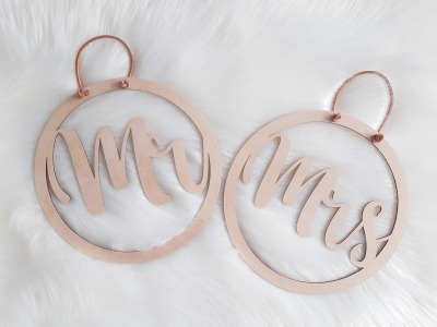 Mrs &amp; Mr Hochzeitsdeko - verschiedene Größen Holzring Set mit Lederband - Zwei große Ringe -