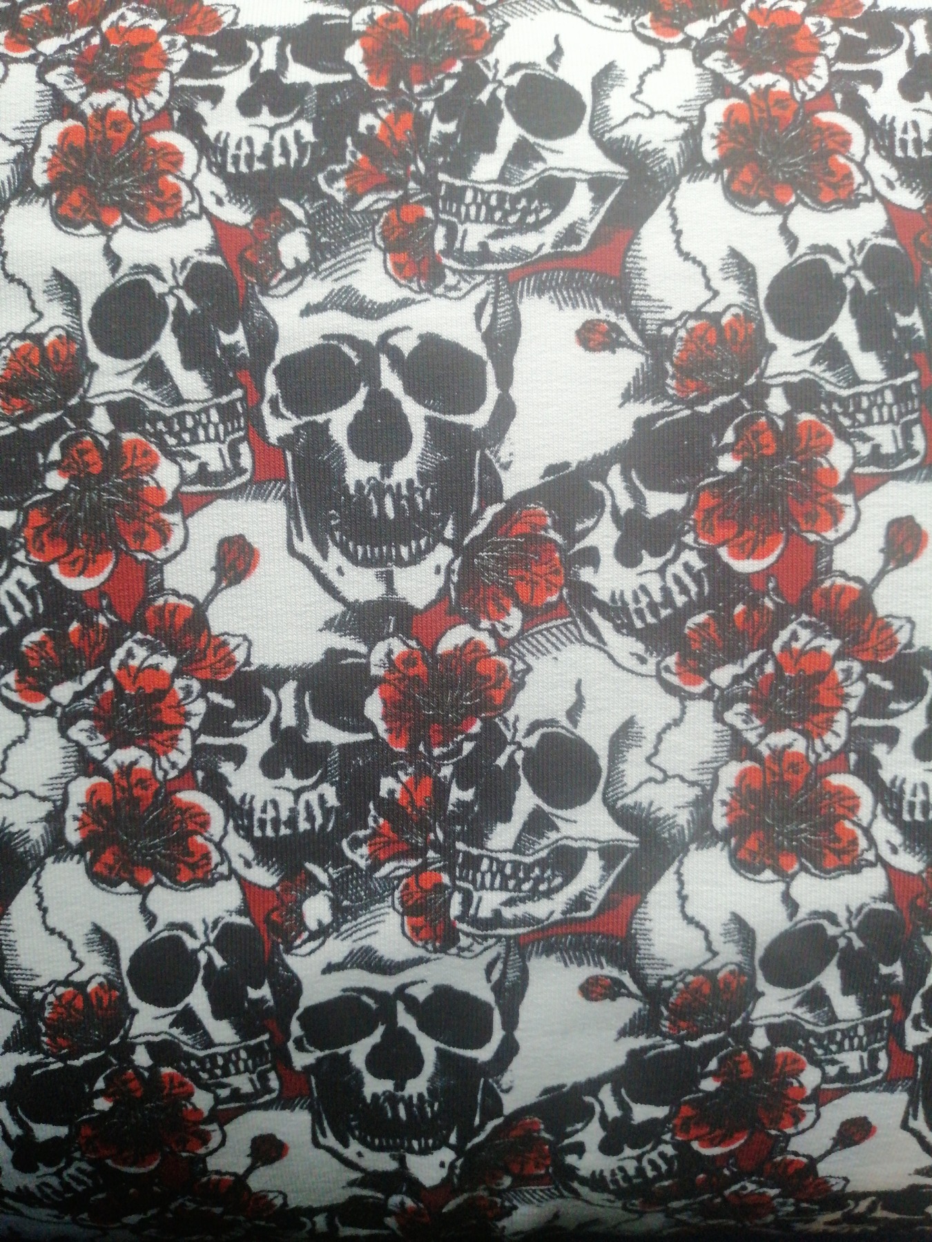 Baumwolljersey, Totenkopf mit Blumen Meterware