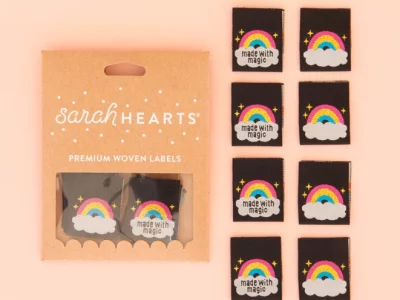 Sarah Heart Label Made with Magic Rainbow Cloud Regenbogen 8 Stück, schwarz Glitzer - Webettiket